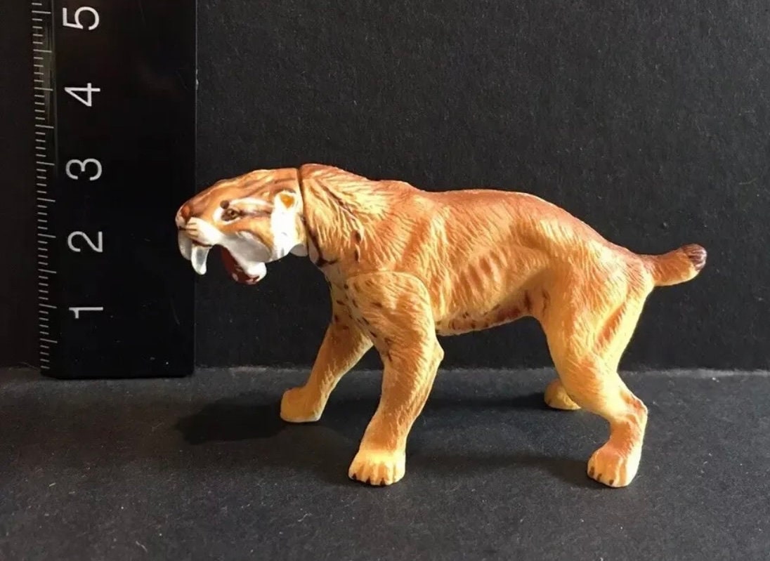 Vintage Kaiyodo Series 2 Smilodon Sabretooth Tiger Dinosaur Dinotales Plastic Miniature Figure