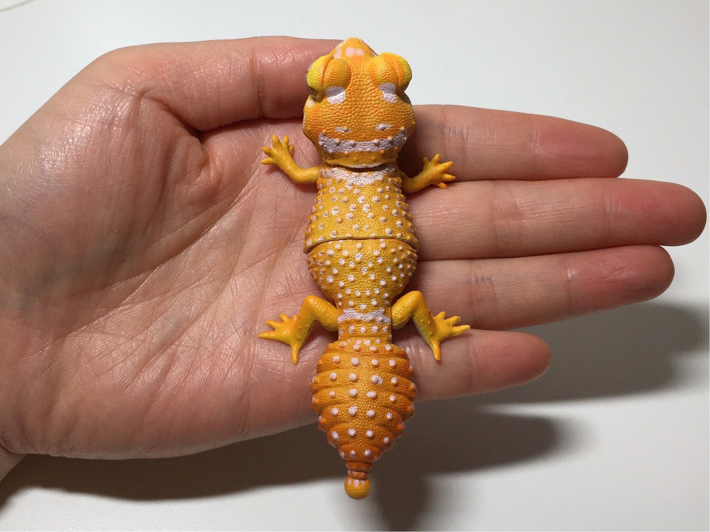 Bandai Albino Pyrubara Knob-tailed Gecko Mini Figure  w/ Movable Joints